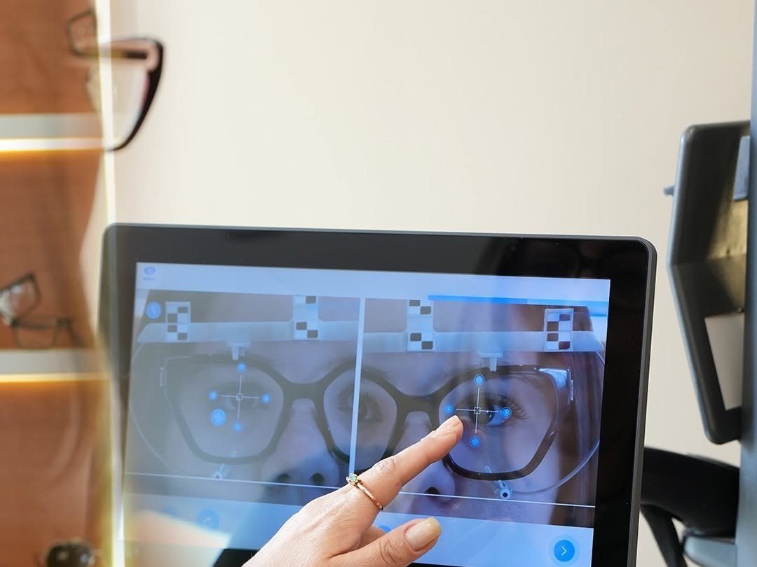 Medição dos olhos em equipamento de precisão